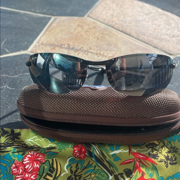 Maui Jim Makaha MJ-405-02 Polarized Sunglasses - Picture 16 of 16